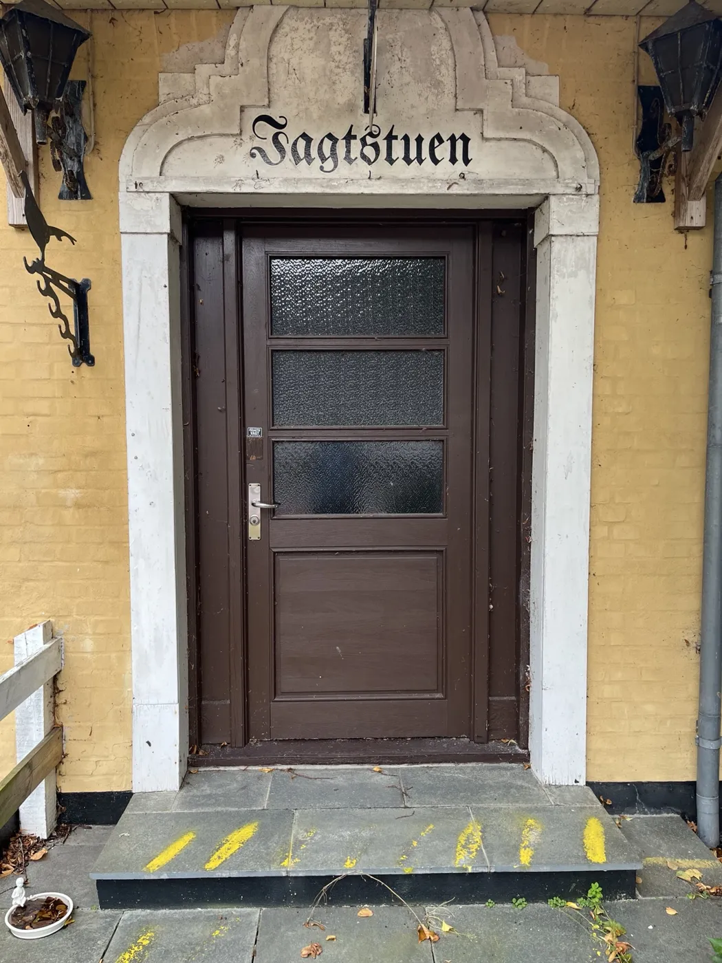 Døren til Jagtstuen på Rindsholm Kro